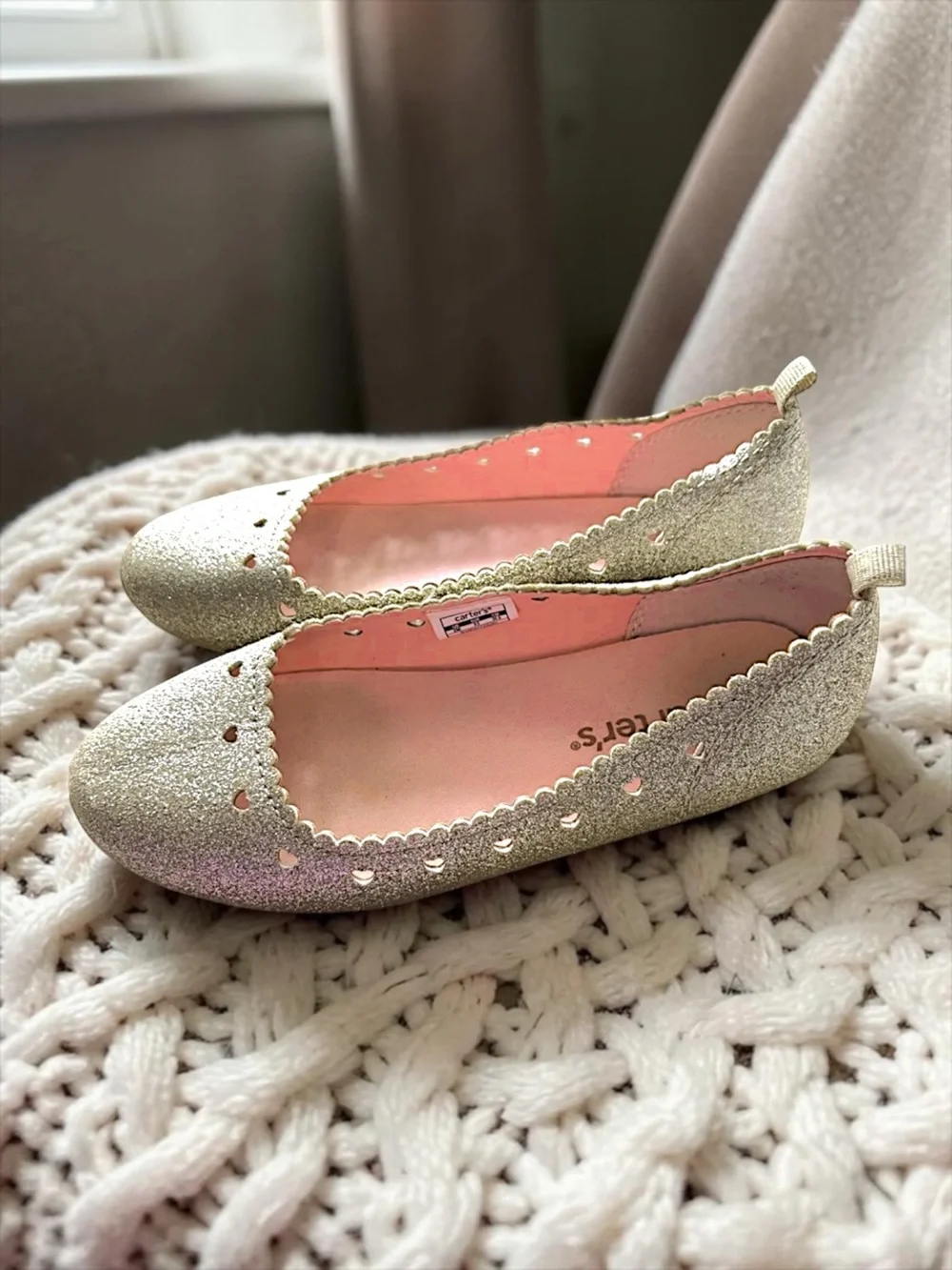 Carter’s Girls Flats 🩰 Gold Glitter Heart‑Cutout Size 2 Gently Worn